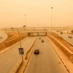 عاصفة رملية تجتاح شرق ليبيا.. وتعطل حركة الطيران