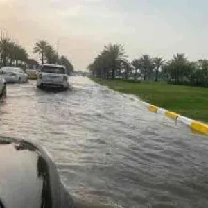 الأمطار تغرق شوارع بغداد وتعطل حركة السير