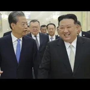 بحضور كيم جونغ أون.. احتفالات بيوم الجيش في كوريا الشمالية على وقع إطلاق الصواريخ