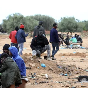 الأمن التونسي يجلي بالقوة مئات المهاجرين من صفاقس