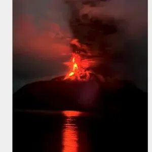 ثوران بركان جبل روانج في إندونيسيا مجدداً وإجلاء الآلاف