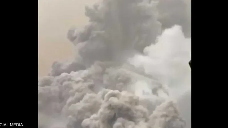 ما يزال يشكل خطرا.. ثوران بركان روانغ مجددا #إندونيسيا #سكاي_اونلاين