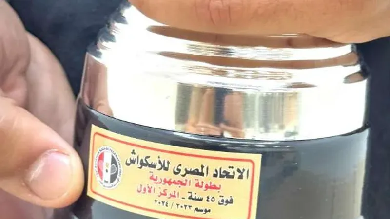 أيمن مسعود عضو فرقة مسار إجباري يفوز ببطولة الجمهورية للإسكواش