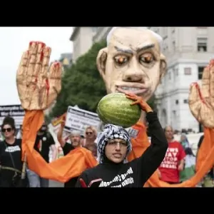 "مطلوب لارتكابه جرائم ضد الإنسانية"... مظاهرة حاشدة أمام البيت الأبيض تطالب بمحاكمة نتنياهو
