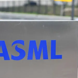 أرباح ASML تهبط بأسهم شركات أشباه الموصلات