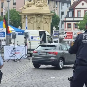 فيديو | حادث طعن خلال فعالية لليمين المتطرف في ألمانيا.. وإصابة ناشط شهير