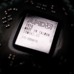 AMD تطلق شرائح ذكاء اصطناعي جديدة لمنافسة إنفيديا