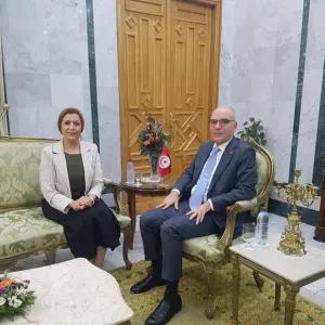 وزير الخارجية يتحادث مع المديرة العامة لبنك تونس والإمارات