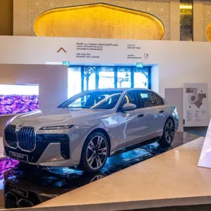 BMW  تلهم زوار معرض "آرت دبي" 2024 من خلال التناغم اللافت بين الإبداع والتنقل الفاخر