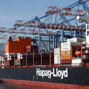«هاباغ لويد»: لا عودة قريبة لصناعة الشحن عبر قناة السويس