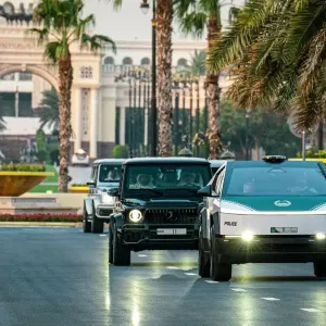 شرطة دبي تعلن عن إضافة شاحنة تيسلا سايبرتراك الكهربائية لأسطول سياراتها الفاخرة