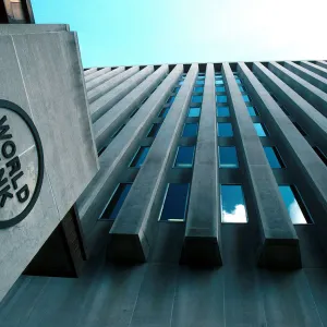 البنك الدولي يحذر من انهيار مالي للسلطة الفلسطينية