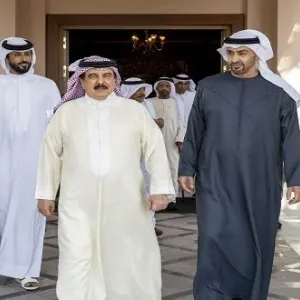 رئيس الدولة يبحث العلاقات الأخوية والتطورات الإقليمية مع ملك البحرين