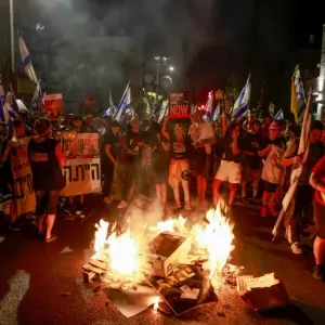 آلاف الإسرائيليين يتظاهرون لإسقاط حكومة نتنياهو