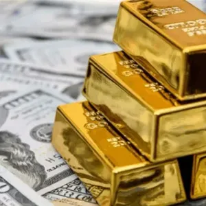 قوة الدولار تطفئ بريق الذهب
