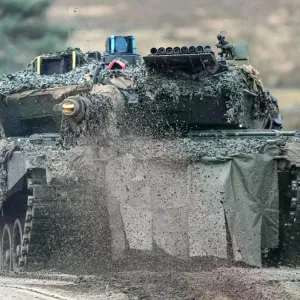 التسلُّح في أوروبا.. ألمانيا وفرنسا توقِّعان لأجل تصنيع دبابة قتالية جديدة https://arabic.euronews.com/2024/04/26/french-and-german-defence-ministers-...