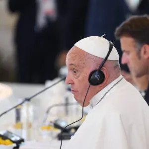 خلال قمة السبع... البابا يحذّر من تحوّل الذكاء الاصطناعي لـ«أسلحة قتالة مستقلّة»