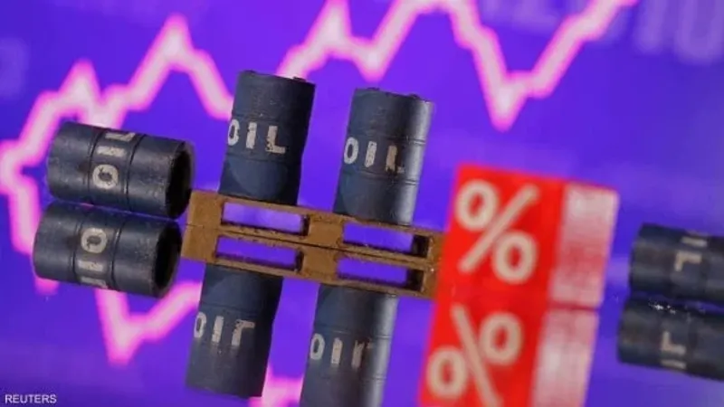 أسعار النفط تتراجع مع زيادة المخزونات الأميركية