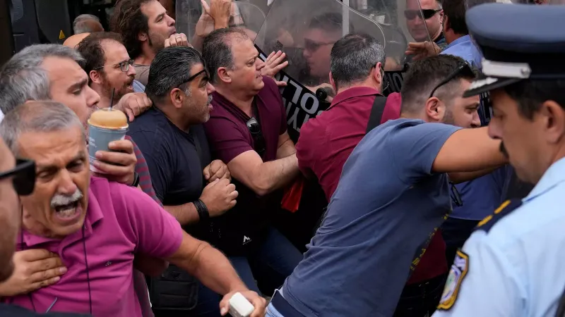 فيديو. مظاهرة في اليونان ضد محاكمة 9 مصريين متهمين بإغراق سفينة مهاجرين