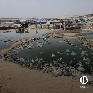الصحة بغزة تحذر من انتشار الأوبئة نتيجة تسرب مياه الصرف الصحي وتراكم النفايات