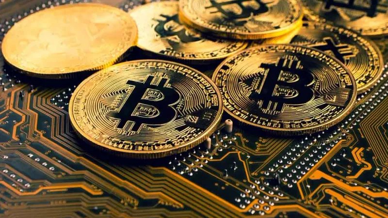 عمليات بيع مكثفة تكبد سوق العملات المشفرة خسائر واسعة