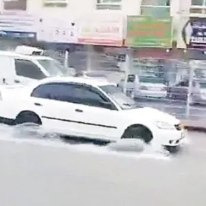 فرق الطوارئ في عجمان تتعامل مع تداعيات المنخفض
