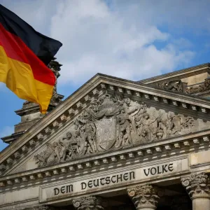 ألمانيا تتخطى عقبة موازنة 2025 وتتفادى أزمة حكومية