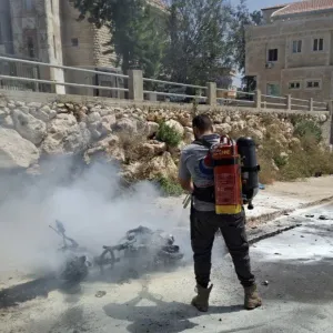 مراسلتنا: قتيل وجريح بغارة إسرائيلية على دراجة نارية ببنت جبيل جنوبي لبنان (فيديو)