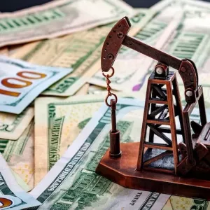 الطلب والدولار يخفضان أسعار النفط