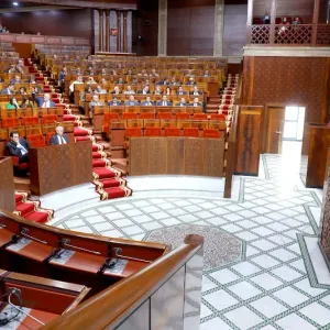 غياب الوزراء يوقف جلسة برلمانية