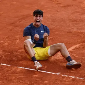 ألكاراز يحقق لقبه الأول في بطولة فرنسا المفتوحة للتنس