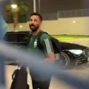 شاهد.. رد فعل غاضب من العويس تجاه أحد مشجعي المنتخب بعد مباراة الأردن!