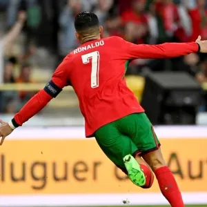 رونالدو يُسجّل ثنائية ويُعزّز رقمه القياسي في فوز البرتغال على إيرلندا