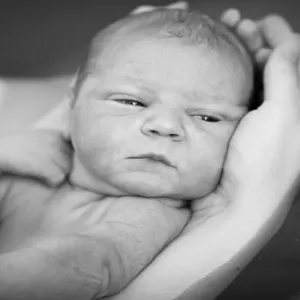 دراسة: الولادة في الماء آمنة لكل من الأم والطفل