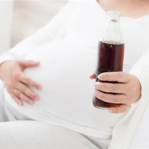 طبيبة تحذر: هذه المشروبات خطر أثناء الحمل