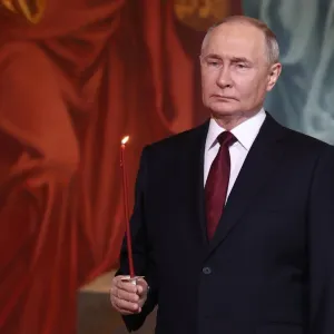 بوتين يحضر قداس عيد القيامة في موسكو