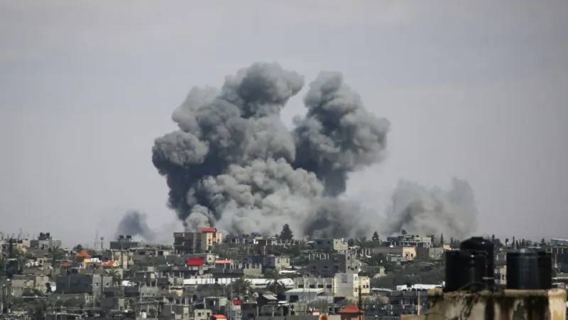 الجيش الإسرائيلي يُخلي رفح تحضيراً لهجوم بري و"حماس" تحذّر... ما مصير مفاوضات الهدنة؟