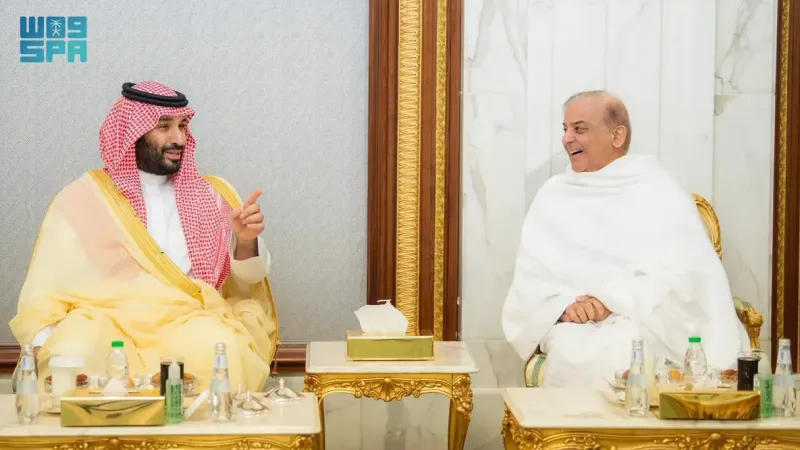 الأمير محمد بن سلمان يستقبل رئيس الوزراء الباكستاني بحضور ولي عهد البحرين