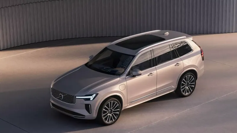 فولفو XC90 تصل بتحديثات موديل 2025 مع التركيز على التقنية