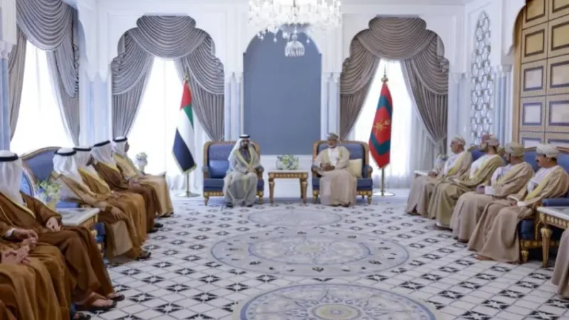 محمد بن راشد يلتقي سلطان عمان