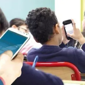 17 مدرسة في لندن تمنع الهواتف