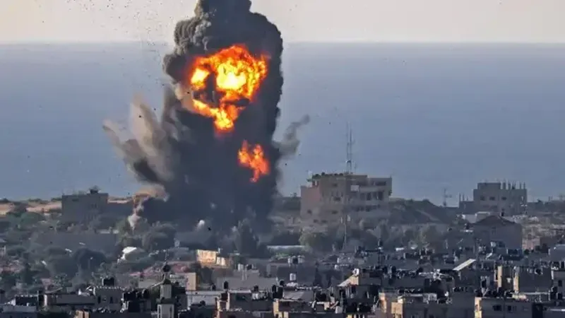 محدث|| في اليوم الـ203: الاحتلال يواصل قصفه العنيف على قطاع غزة