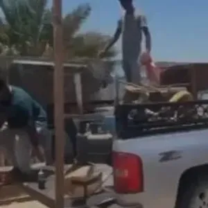 مواطن يوثق عملية إخلاء المنازل بفيلكا‬ بعد إنذارهم نهائياً من قبل ‫إدارة أملاك الدولة وبلدية الكويت
