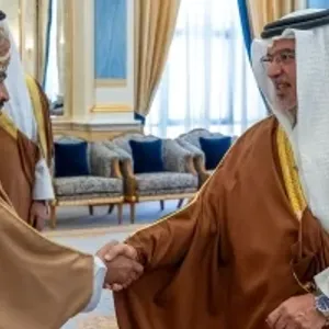ولي العهد البحريني يستقبل وزير الإعلام