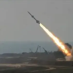 واشنطن: الحوثيون أطلقوا صاروخا باليستيا في البحر الأحمر