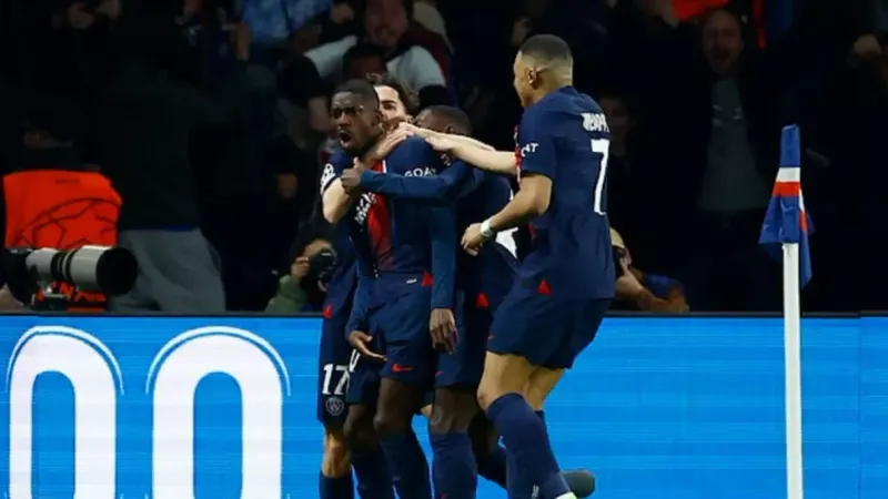 باريس يرد على "هزيمة" برشلونة بدوري الأبطال بصفقة سوبر