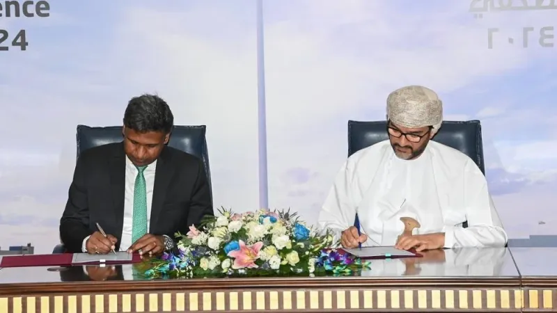 محافظة مسقط توقّع اتفاقية لتطوير مشروع ساحة الخوير بحيّ الوزارات