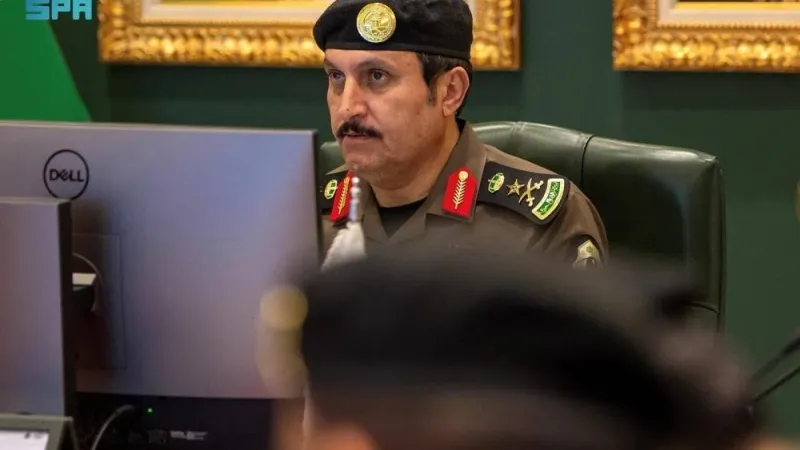 مدير الأمن العام يبحث استعدادات قوات أمن الحج