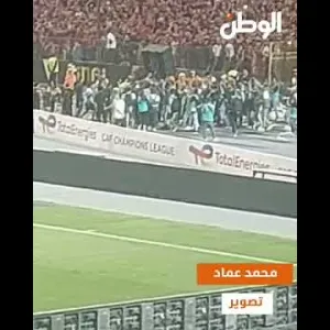 لاعبو الأهلي يحتفلون بلقب دوري أبطال إفريقيا مع الجماهير في استاد القاهرة