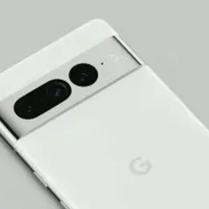 إيه الفرق؟.. أبرز الاختلافات بين هاتف Google Pixel 7 Pro وiPhone 8 Plus